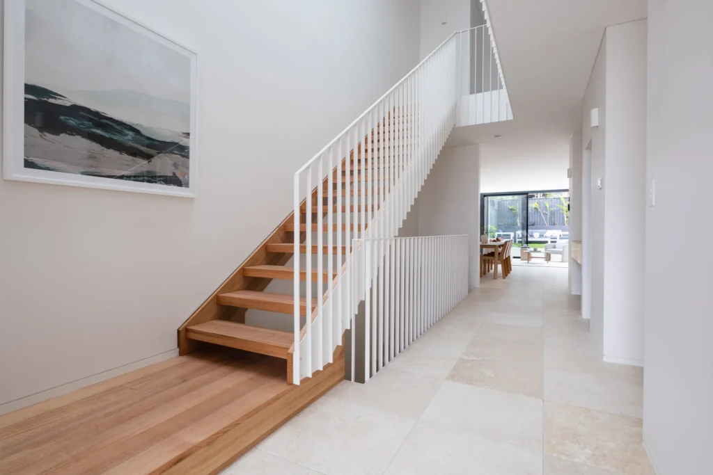 Stylish and modern staircase design by Pamment Projects in Dover Heights