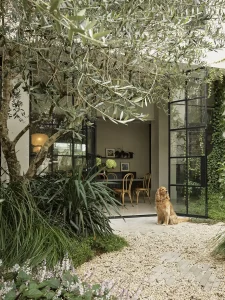 Newtown Warehouse Garden Kitchen Photo by Anson Smart Built by Pamment Projects Architectural Builders